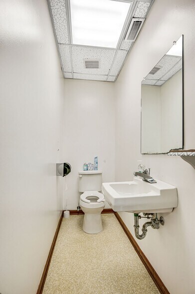 More Photos Of 231 Memorial Dr, Jacksonville Medical For Sale