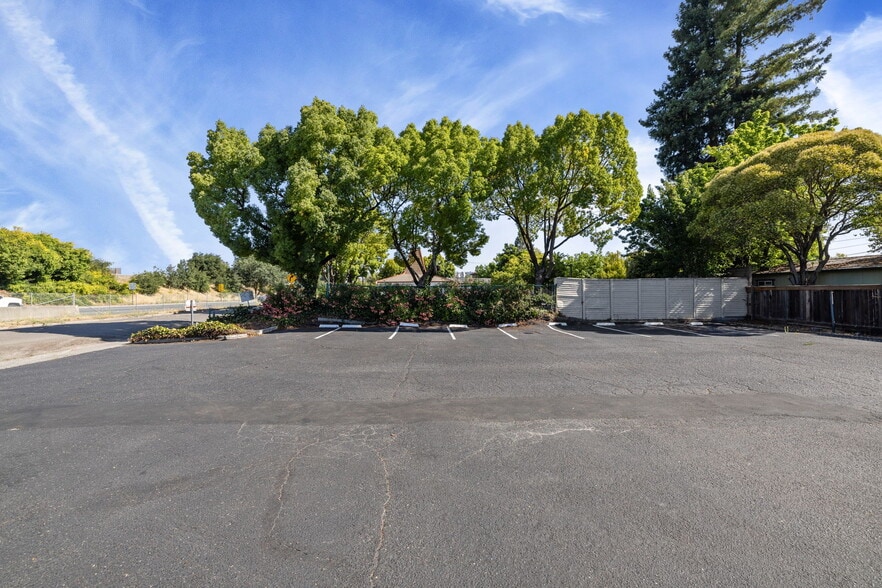 More Photos Of 2112 Armory Dr, Santa Rosa Freestanding For Sale