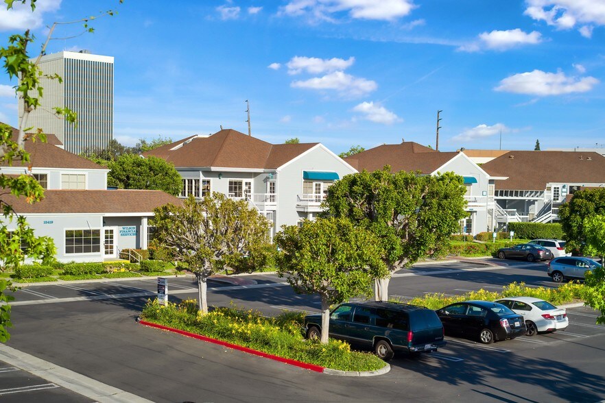 More Photos Of 12361 Lewis St, Garden Grove Unknown For Lease