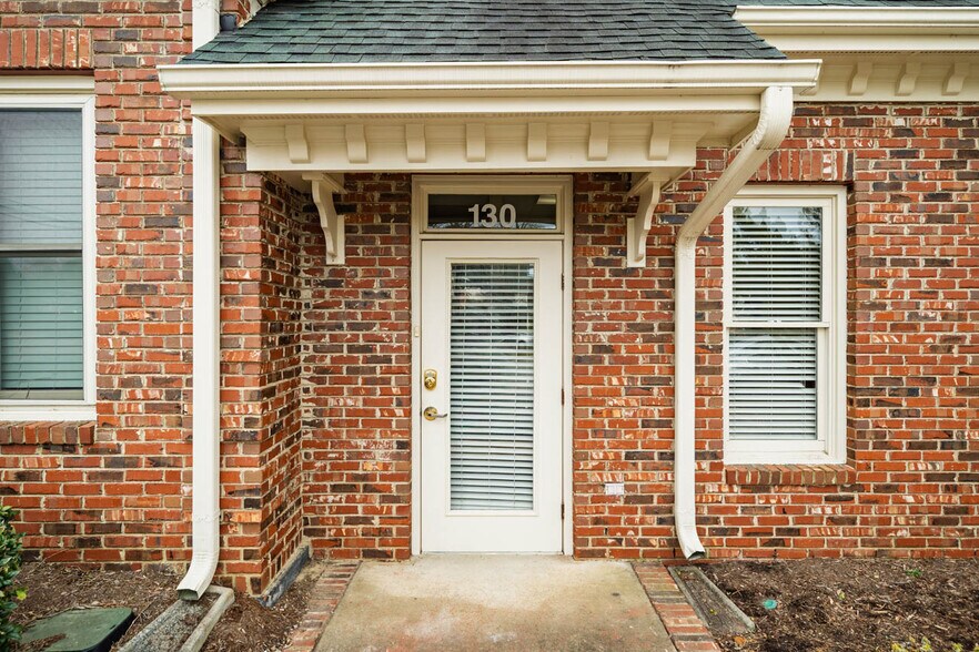 More Photos Of 130 Salem Towne Ct, Apex Office For Sale