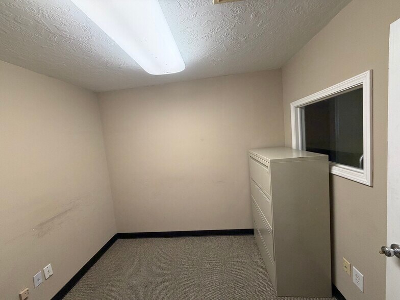 More Photos Of 22787 Antique Ln, New Caney Office For Sale