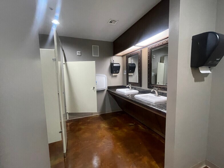 More Photos Of 2636 E 11th St, Tulsa Hotel For Lease