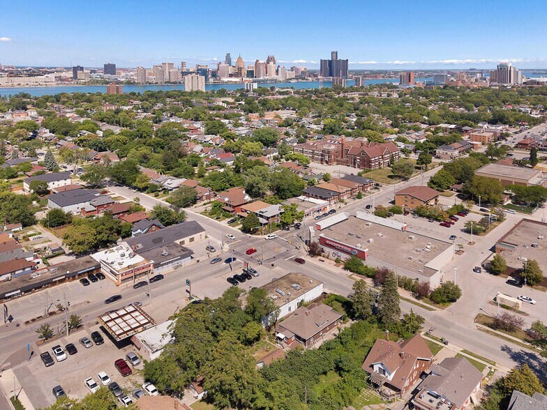 More Photos Of 1705 Wyandotte St W, Windsor Storefront For Sale