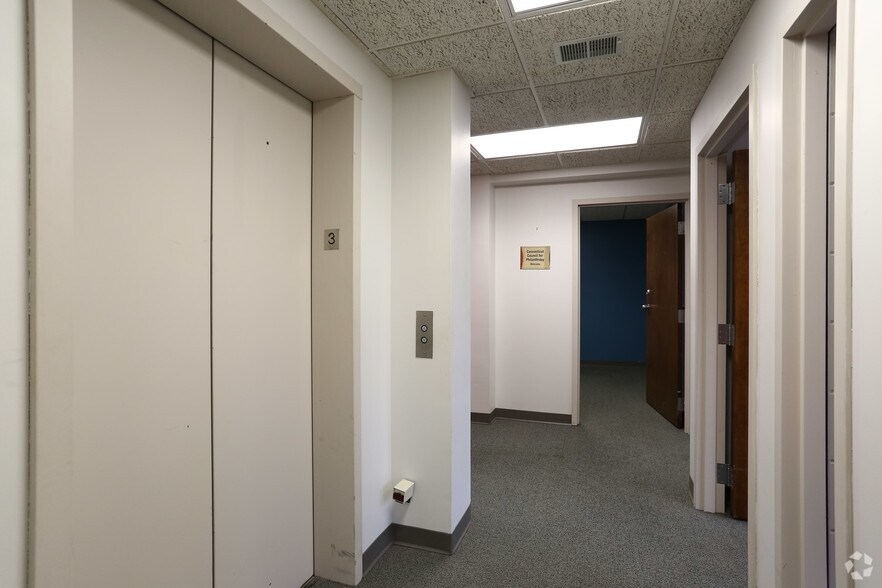 More Photos Of 213-221 Main St, Hartford Office For Sale