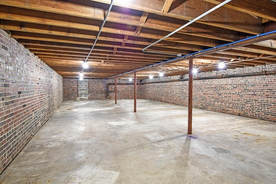 More Photos Of 1100 E South Grand Ave, Springfield Office For Sale