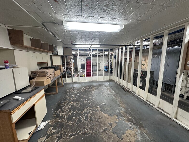 More Photos Of 423 S Union St, Traverse City General Retail For Sale