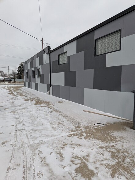 More Photos Of 20520 Stephens St, Saint Clair Shores Manufacturing For Sale