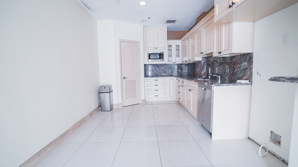 More Photos Of 2534 N Miami Ave, Miami Office For Sale