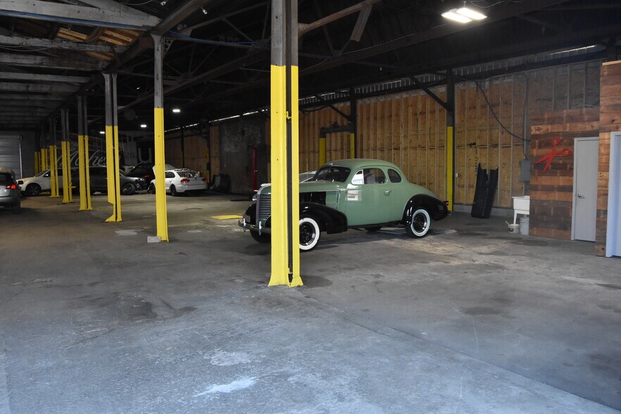 More Photos Of 10 55th St S, Birmingham Manufacturing For Lease