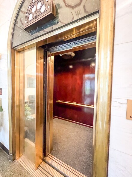 More Photos Of 108-122 W Jefferson St, Syracuse Office Residential For Lease