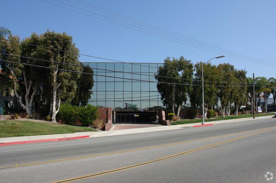 More Photos Of 2023 W Vista Way, Vista Medical For Sale