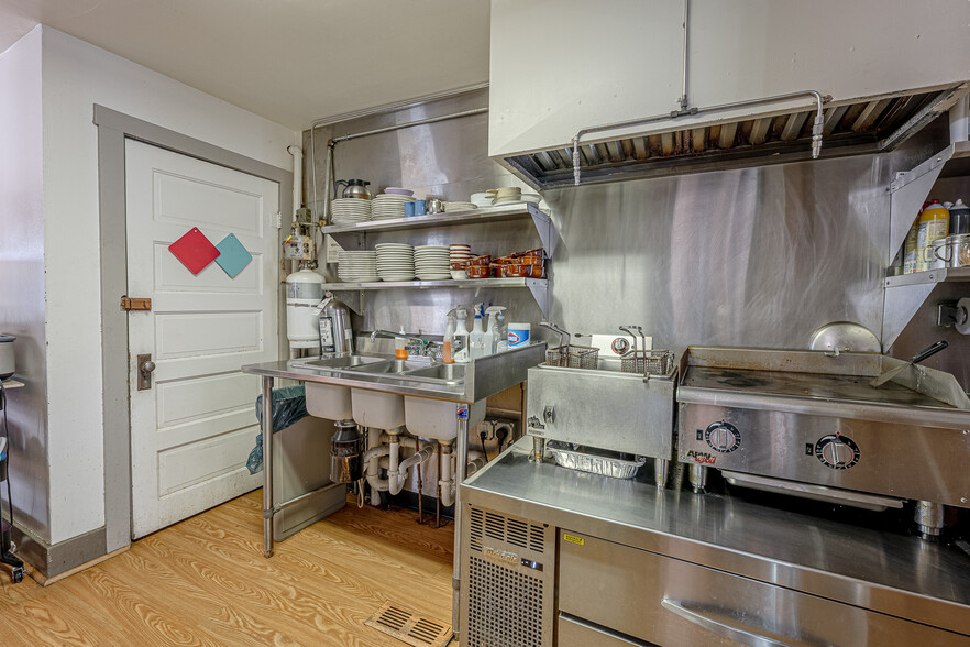More Photos Of 127 W Main St, Belleville Restaurant For Sale