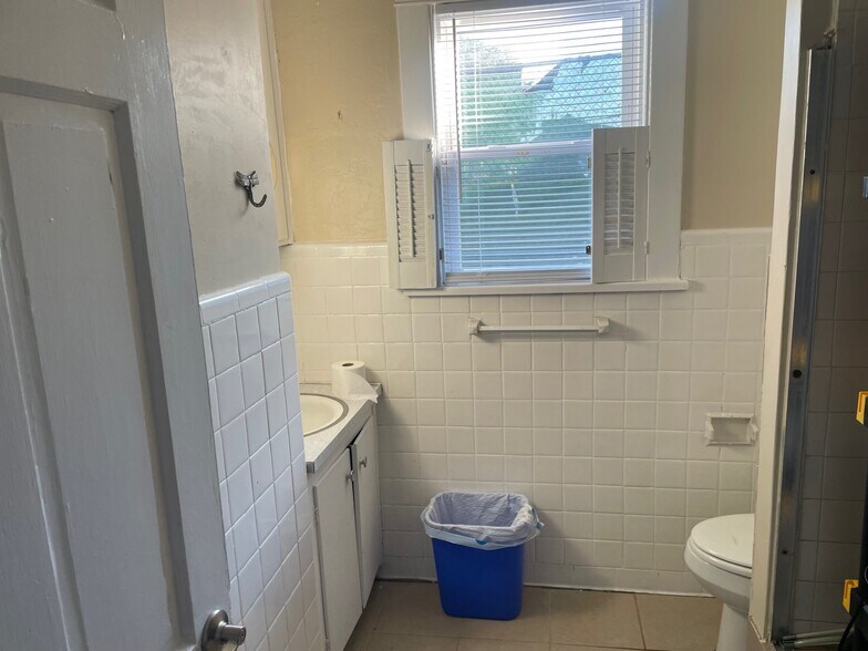 More Photos Of 303 Bridgeway Ave, Old Hickory Office For Sale