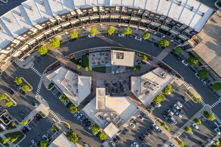 More Photos Of 21435 Epicerie Plz, Sterling Unknown For Lease