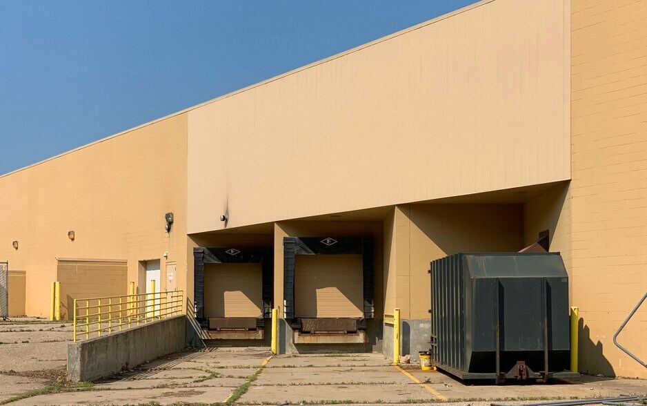 More Photos Of 1200 E Susan Dr, Marshall Freestanding For Lease