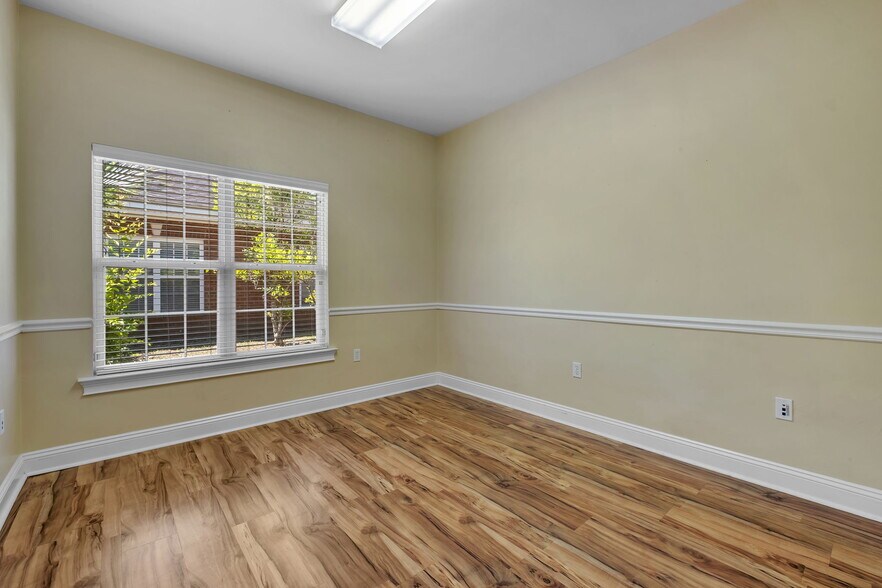 More Photos Of 2888 Mahan Dr, Tallahassee Medical For Lease