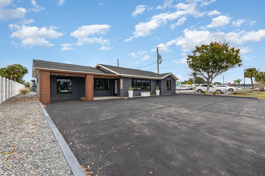 More Photos Of 390 Poinciana Dr, Melbourne Office Residential For Lease