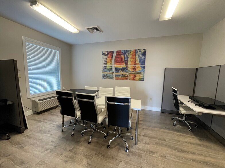 More Photos Of 6478 Putnam Ford Dr, Woodstock Office For Lease