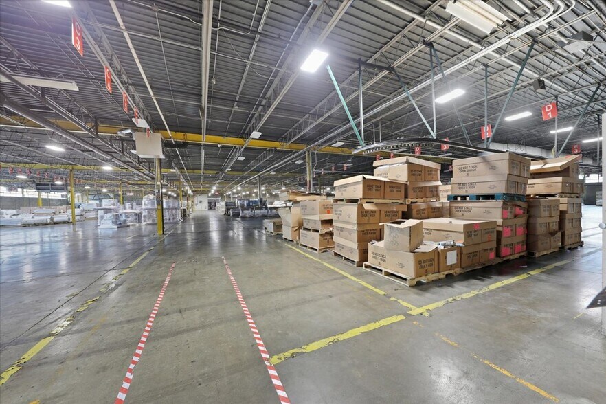 More Photos Of 440 Northland Blvd, Forest Park Manufacturing For Lease