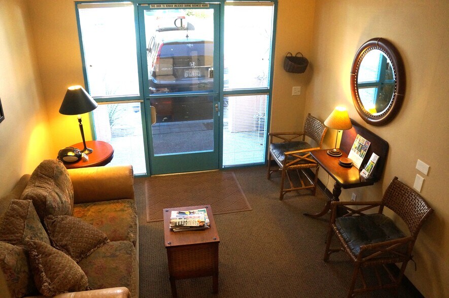 More Photos Of 32242 Paseo Adelanto, San Juan Capistrano Showroom For Lease