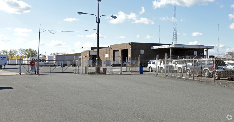 Primary Photo Of 700 Dell Rd, Carlstadt Truck Terminal For Lease
