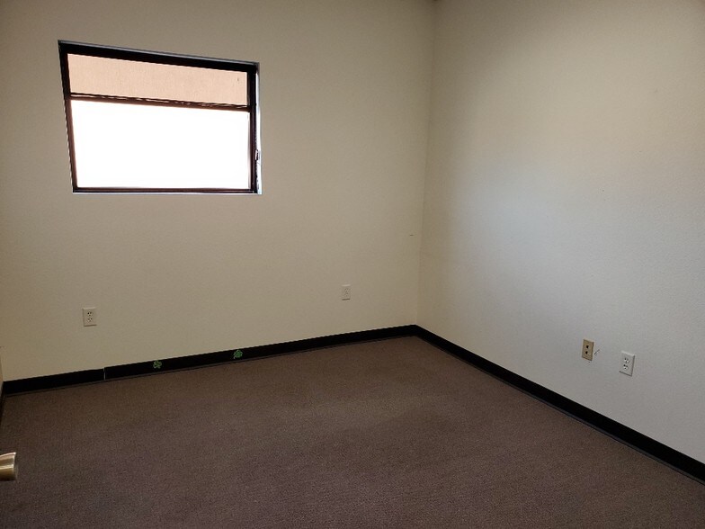 More Photos Of 2437-2443 S Prairie Ave, Pueblo Office For Sale