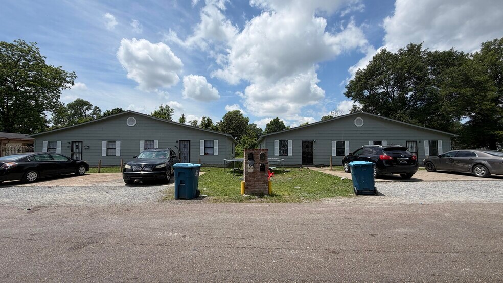Primary Photo Of 611 Barnes Ave, Clarksdale Apartments For Sale