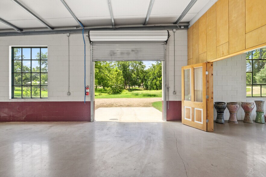 More Photos Of 404 Nugent ave, Johnson City Flex For Sale