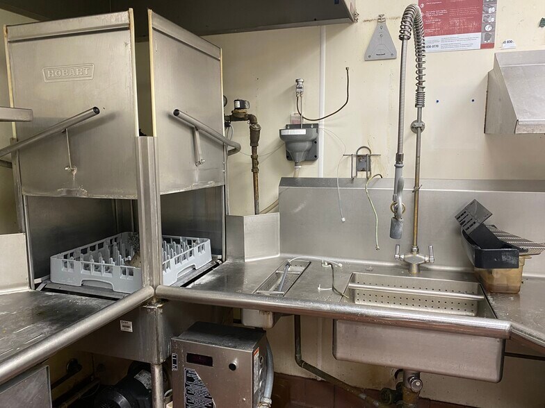 More Photos Of 2199 Riverside Dr, Columbus Restaurant For Lease