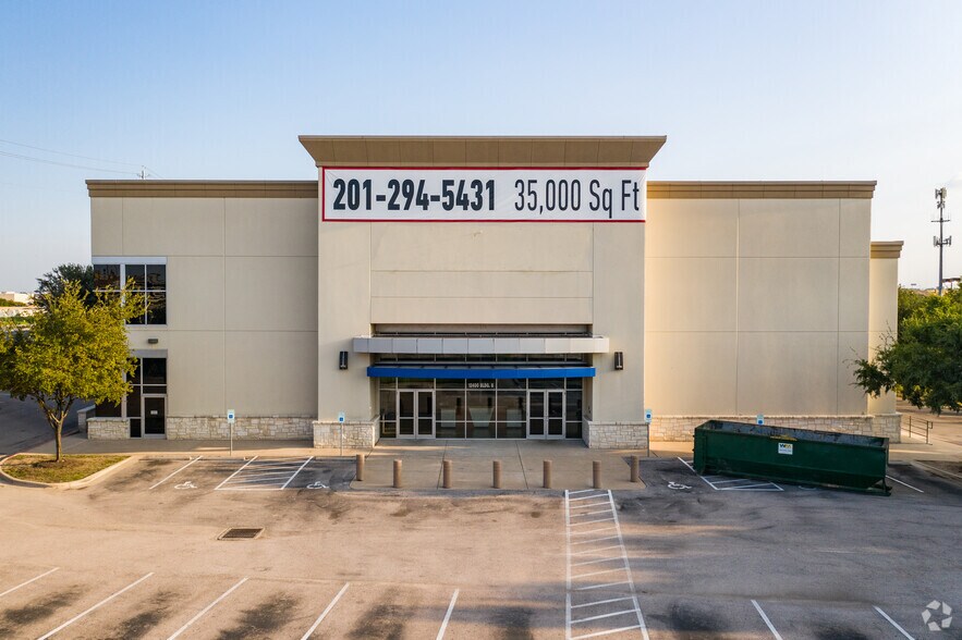 More Photos Of 12400 N Interstate 35, Austin Veterinarian Kennel For Sale