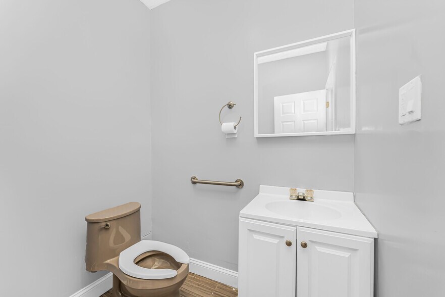 More Photos Of 3910 White Plains Rd, Bronx Storefront Retail Office For Sale