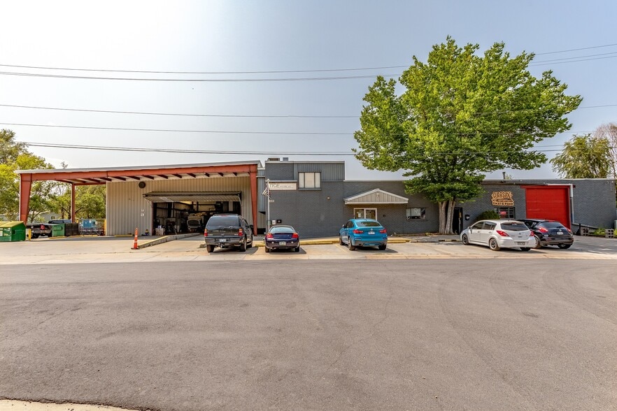 More Photos Of 3535 S Irving St, Sheridan Warehouse For Lease