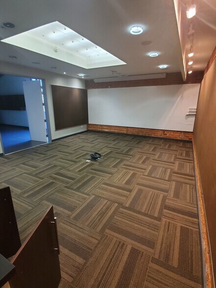 More Photos Of 4716 Vineland Ave, North Hollywood Loft Creative Space For Lease