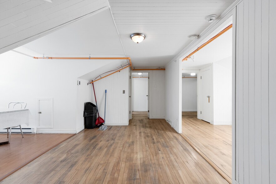 More Photos Of 21 Rue Messier, Mont-saint-hilaire Apartments For Sale