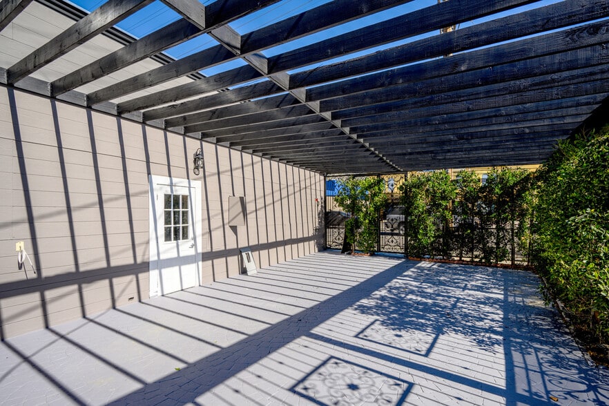 More Photos Of 6500 Foothill Blvd, Tujunga Restaurant For Sale