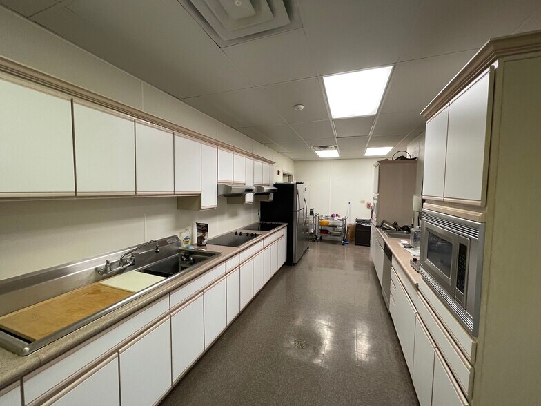 More Photos Of 6600 New York Ave, Arlington General Retail For Lease