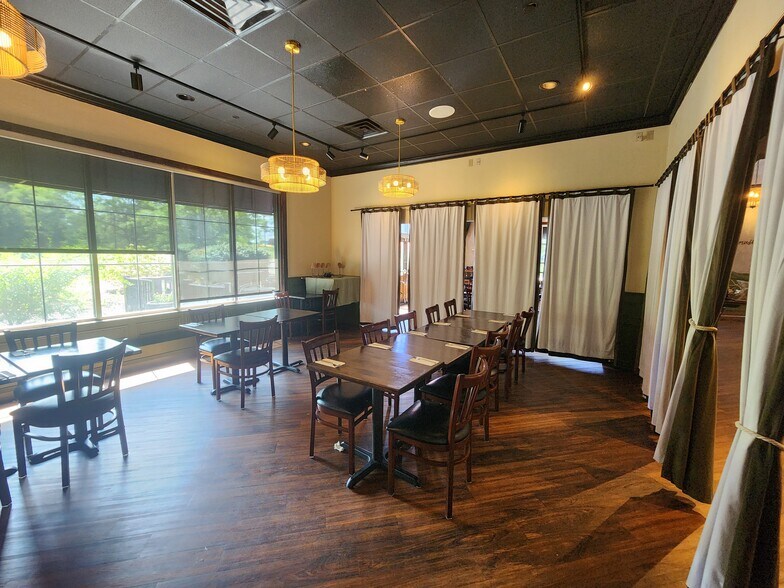 More Photos Of 15 Middlesex Tpke, Billerica Restaurant For Lease