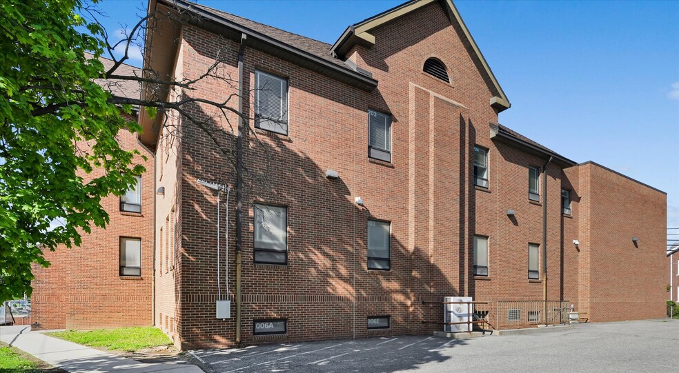 More Photos Of 2389 Main St, Northampton Office For Sale