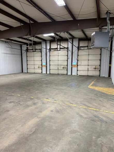 More Photos Of 2017 S Yost Ave, Bloomington Warehouse For Lease