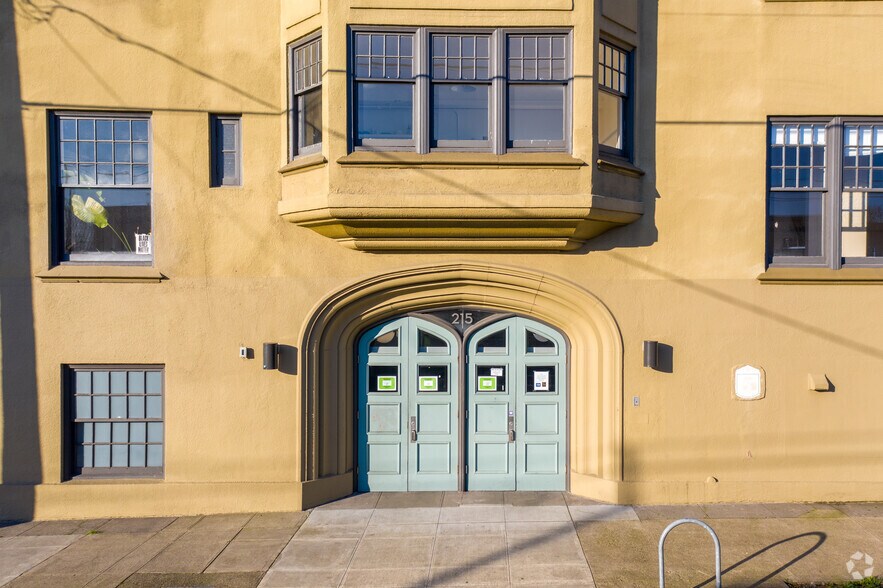 More Photos Of 215 SE 9th Ave, Portland Office Residential For Lease