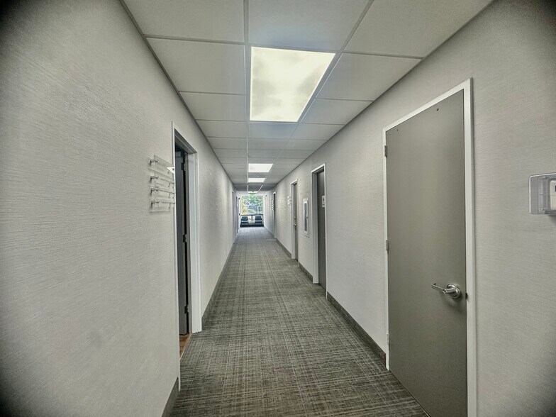 More Photos Of 4 Dearfield Dr, Greenwich Medical For Lease