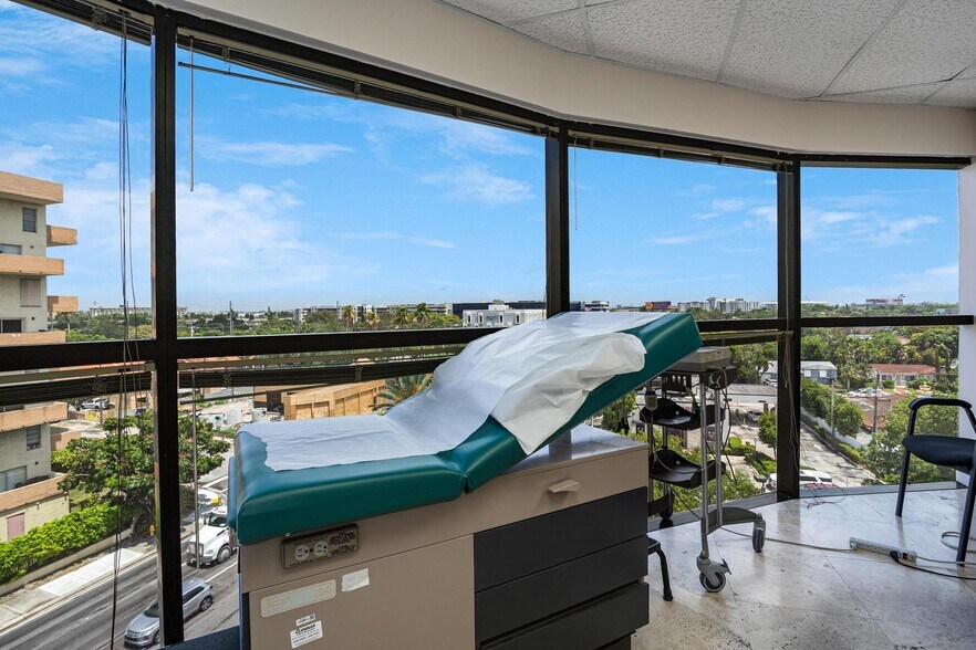 More Photos Of 351 NW Le Jeune Rd, Miami Medical For Sale