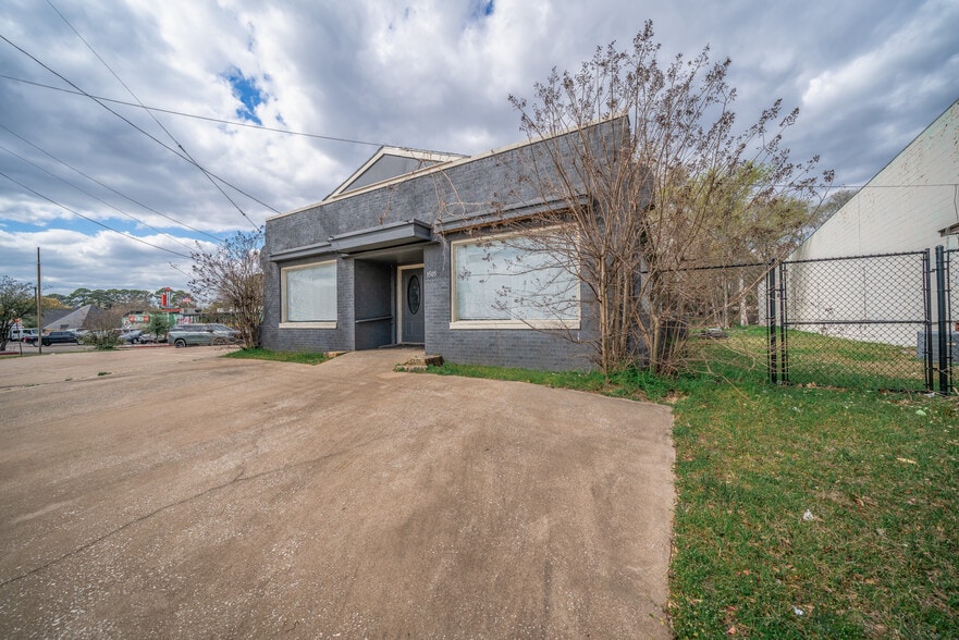 More Photos Of 1505 E Marshall Ave, Longview Medical For Sale