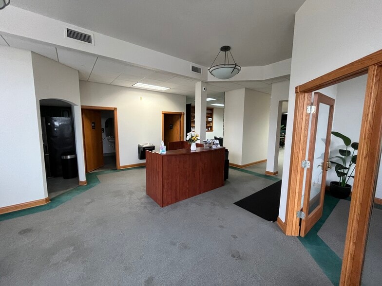 More Photos Of 6100 W Bluemound Rd, Wauwatosa Storefront Retail Residential For Lease