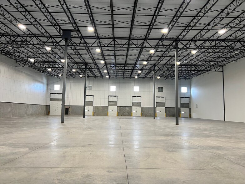 More Photos Of 110 Tradeport Dr, Windsor Distribution For Lease