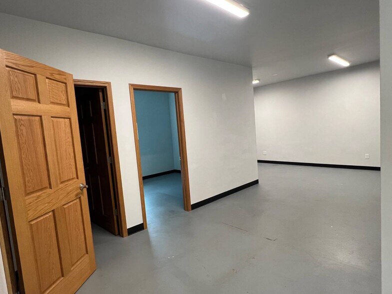 More Photos Of 4510 Femrite Dr, Madison Light Manufacturing For Lease