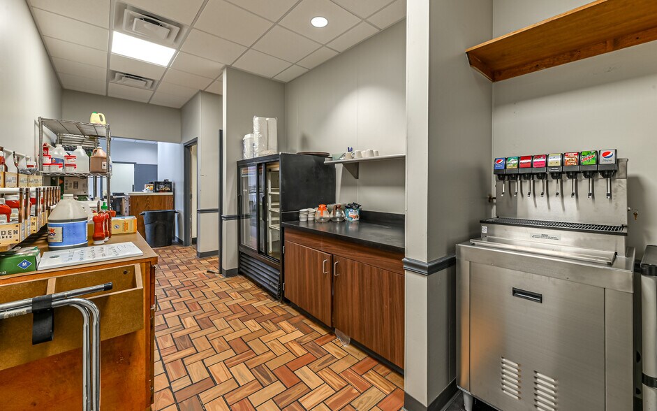 More Photos Of 2615 Freeport Rd, Natrona Heights Bar For Lease