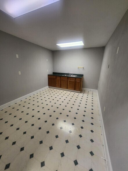 More Photos Of 223 N Main St, Franklin Office For Lease