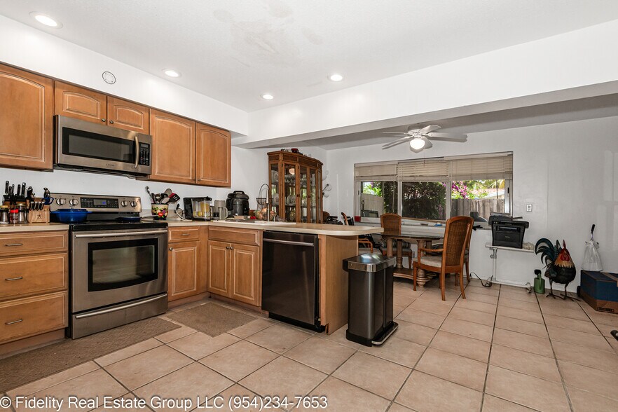 More Photos Of 1425 Ne 55th St, Fort Lauderdale Specialty For Sale