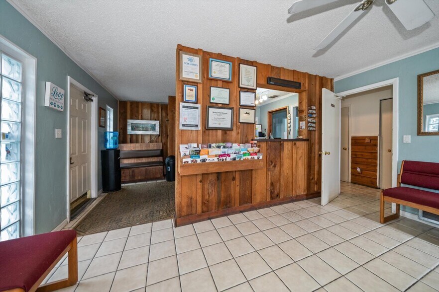 More Photos Of 1631 W Bay Dr, Largo Veterinarian Kennel For Sale